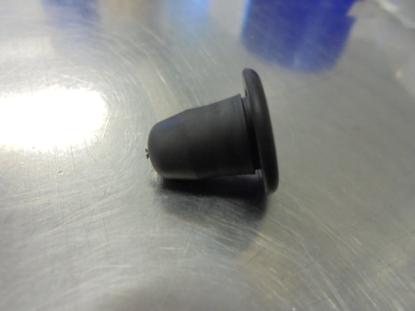 Holden Trax Genuine Tail Light Assembly Clip New Part