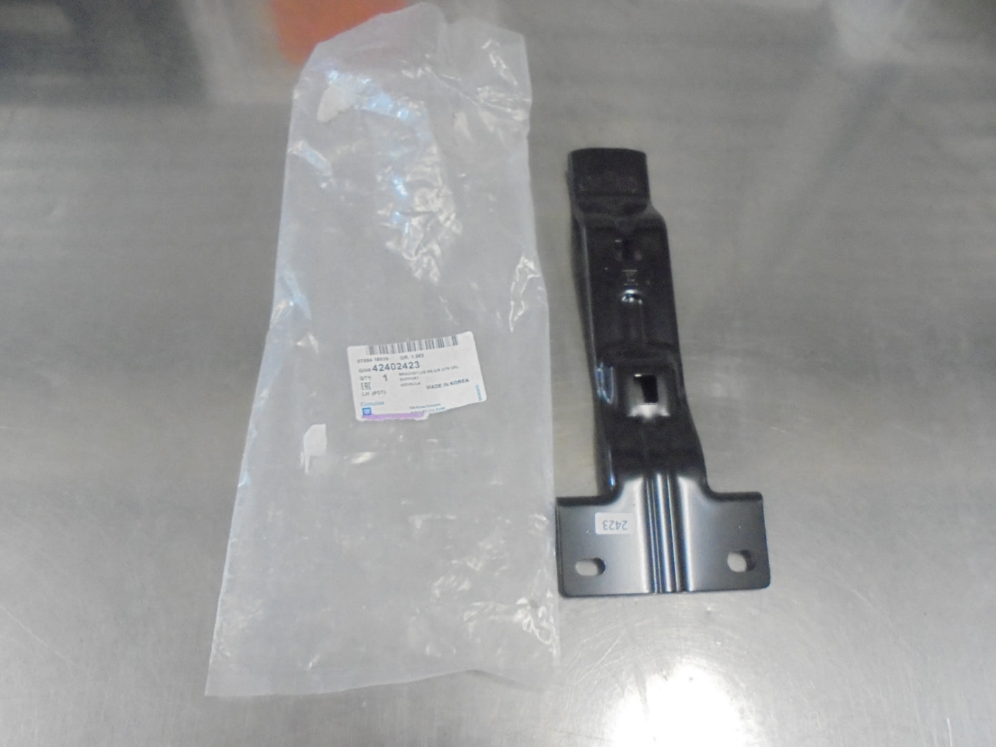Holden Trax Genuine Passenger Side Underbody Air Deflector Bracket New Part