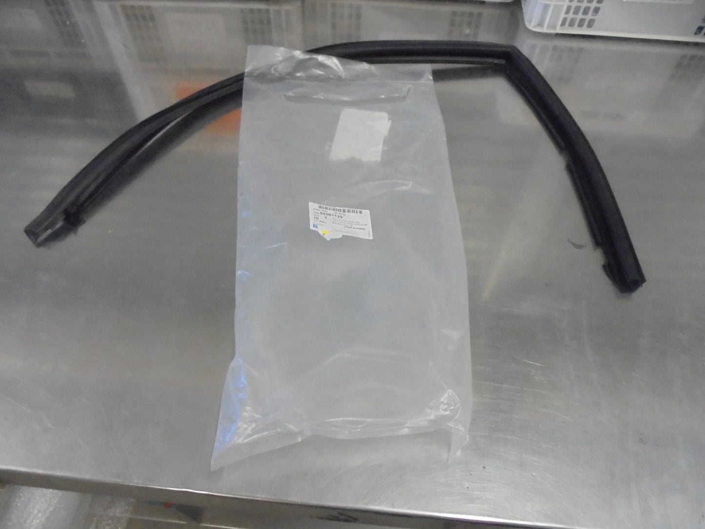 Holden Captiva Genuine Left Hand Rear Door Seal New Part