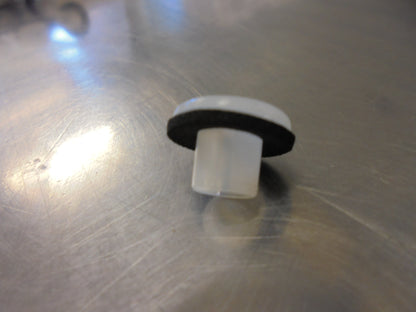Nissan Navara Genuine Flare Clip New Part
