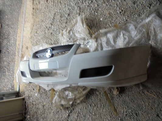 Holden VZ Equipe-Acclaim-Executive Genuine White Front Bar-Grille-Fog Light Covers New Part VGC