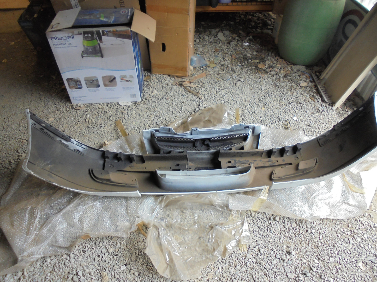 Holden VZ Equipe-Acclaim-Executive Genuine White Front Bar-Grille-Fog Light Covers New Part VGC