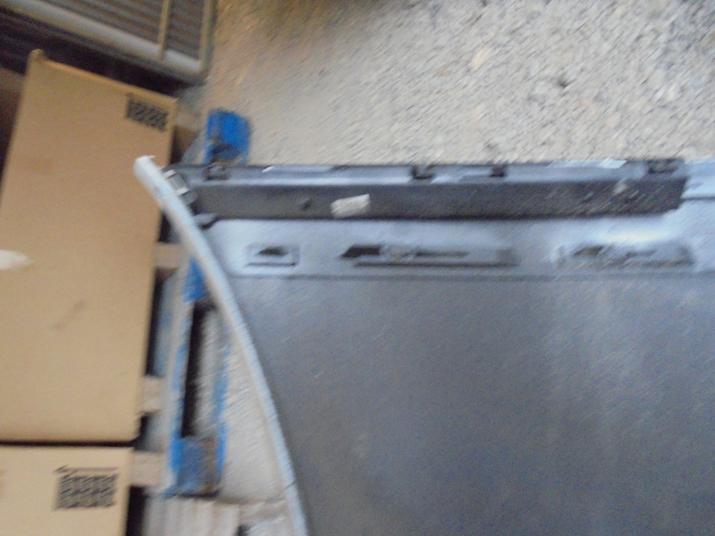 Holden VZ Equipe-Acclaim-Executive Genuine White Front Bar-Grille-Fog Light Covers New Part VGC