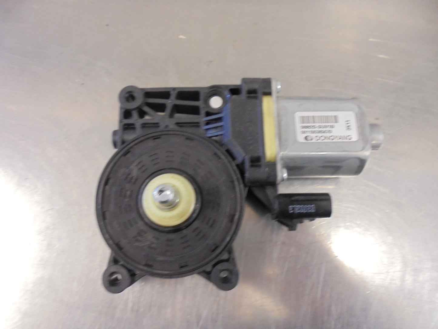 Holden Trax Genuine Left Hand rear Window Regulator Motor New Part