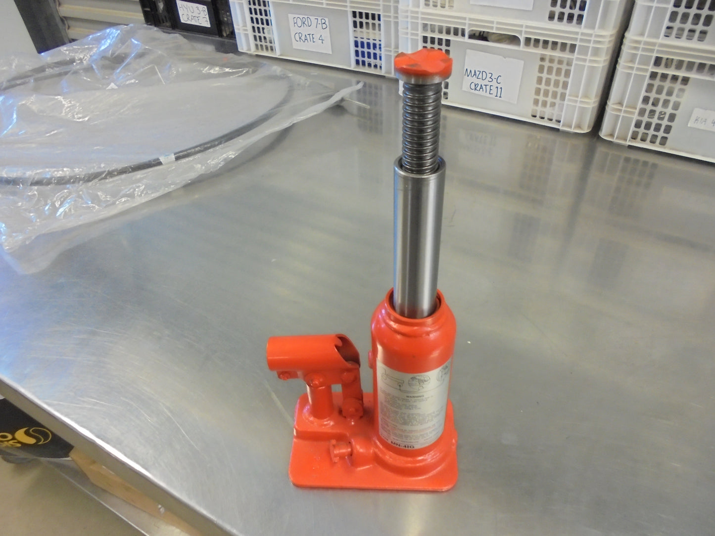 Isuzu Light Truck 4000KG Bottle Jack (Jack Only) New Part