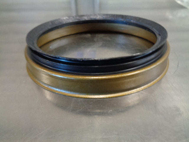 Toyota Hilux / Fortuner Genuine Front Right Hand Axle Oil Seal New Part