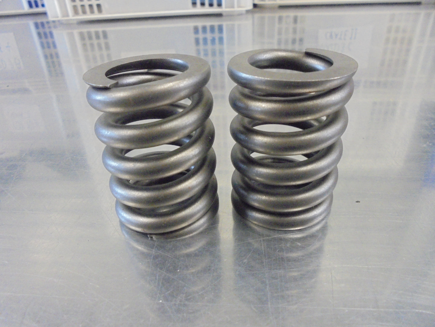 Isuzu Truck Genuine Outer Knuckle Spring New Part