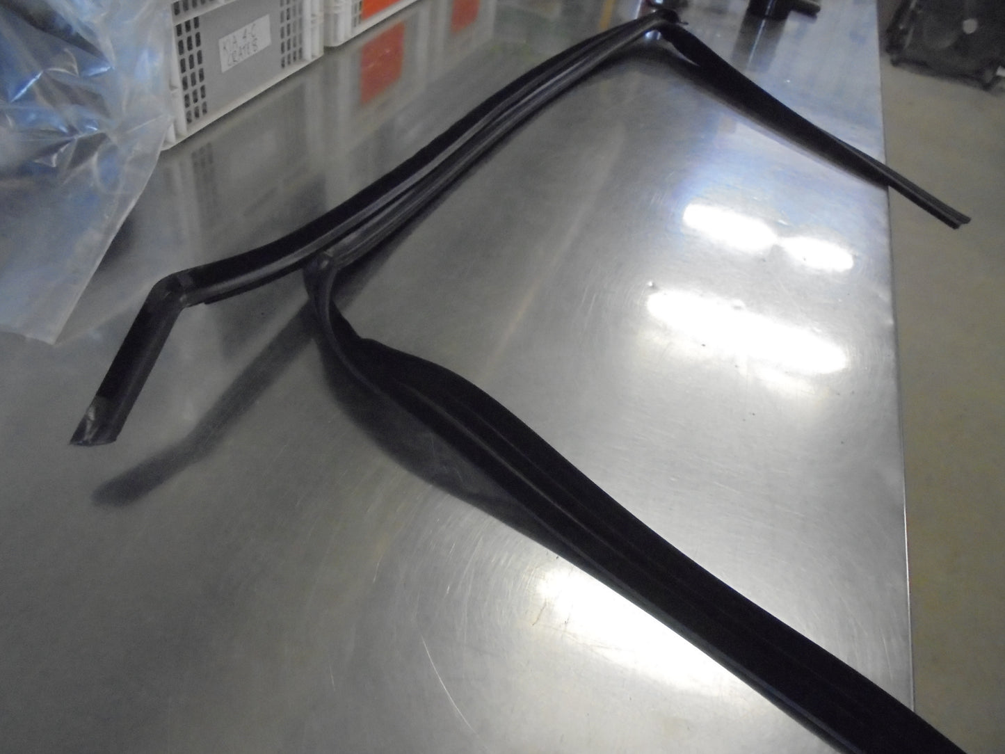 Holden Cruze Genuine Drivers Front Upper Weatherstrip New Part
