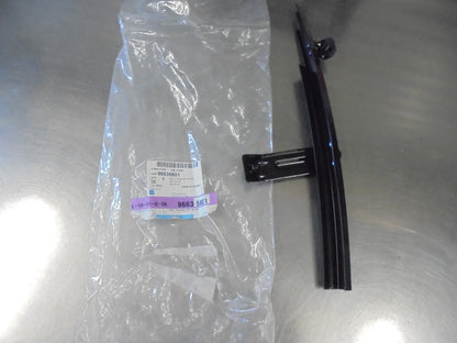 Holden Epica Genuine Left Hand Front Door Glass Guide New Part