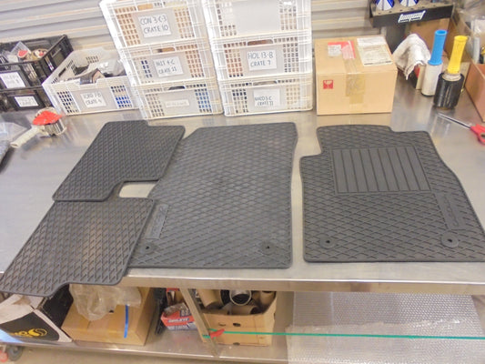 Holden Cascada Genuine Front And Rear Rubber Floor Mat Set New Part