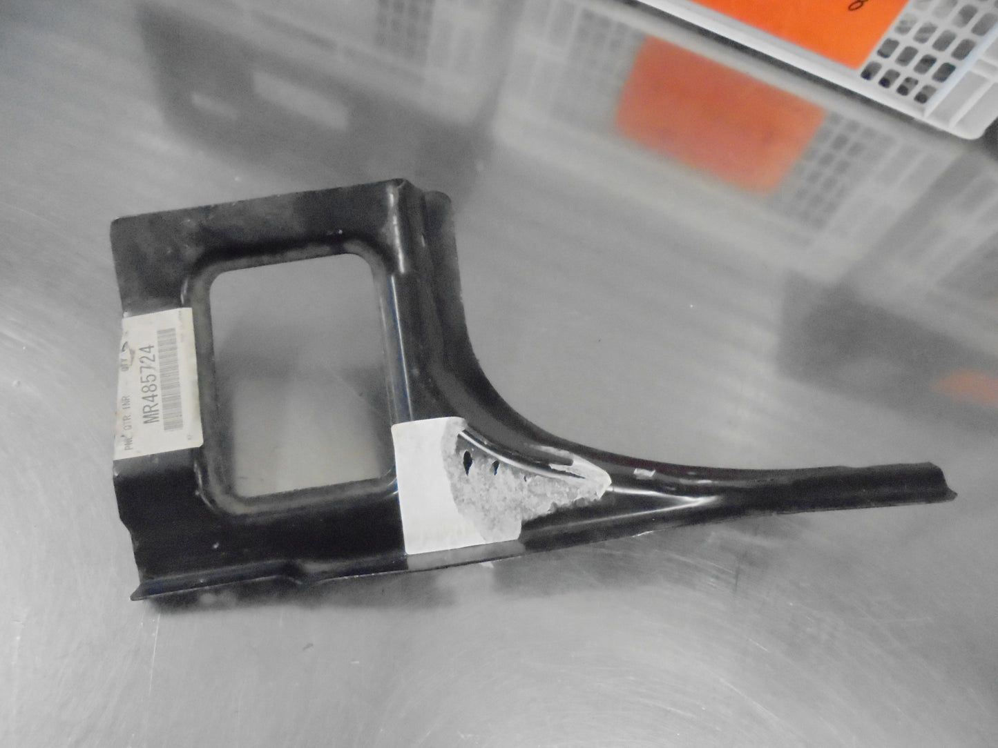 Mitsubishi Pajero Genuine Right Hand Front Floor Cross Member New Part