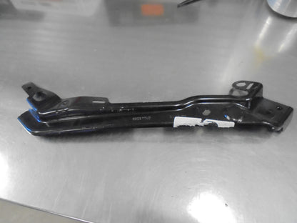 Citroen C4 Genuine Right Hand Front Guard Fixing Bracket New Part