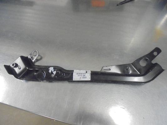 Citroen C4 Genuine Right Hand Front Guard Fixing Bracket New Part