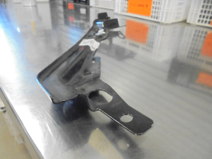 Citroen C4 Genuine Right Hand Front Guard Fixing Bracket New Part