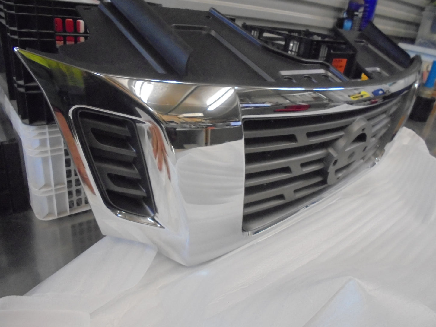 Nissan Navara D23 NP300 Genuine Chrome Front Grille New Part
