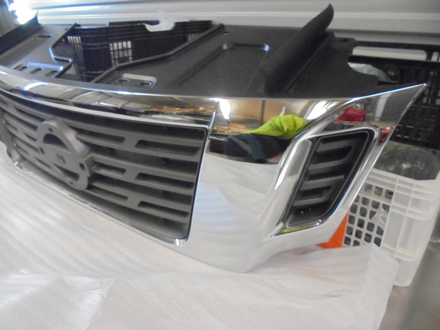 Nissan Navara D23 NP300 Genuine Chrome Front Grille New Part