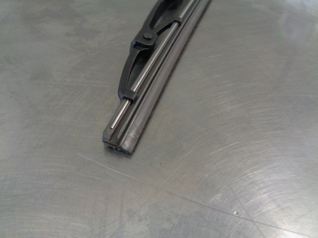 Holden Epica Genuine Left Hand Front Wiper Blade Arm New Part