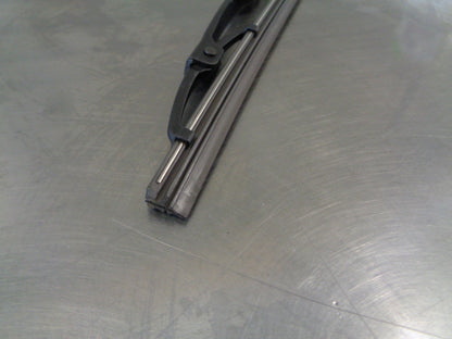 Holden Epica Genuine Left Hand Front Wiper Blade Arm New Part
