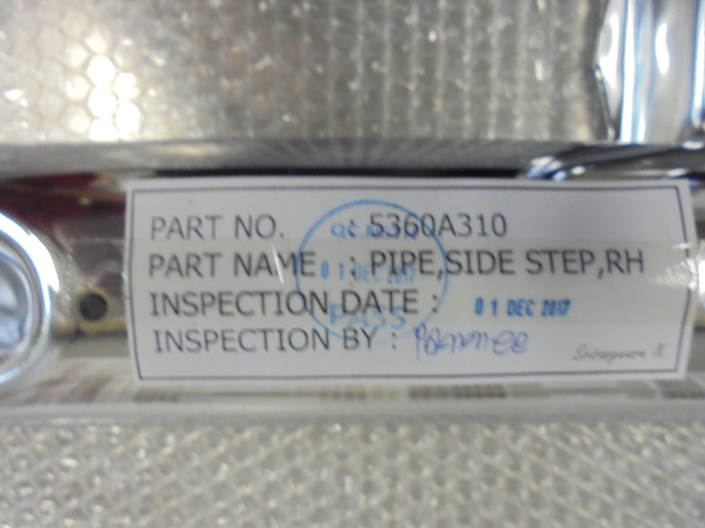 Mitsubishi MN Triton Dual Cab Genuine Right Hand Side Step Round Pipe New Part