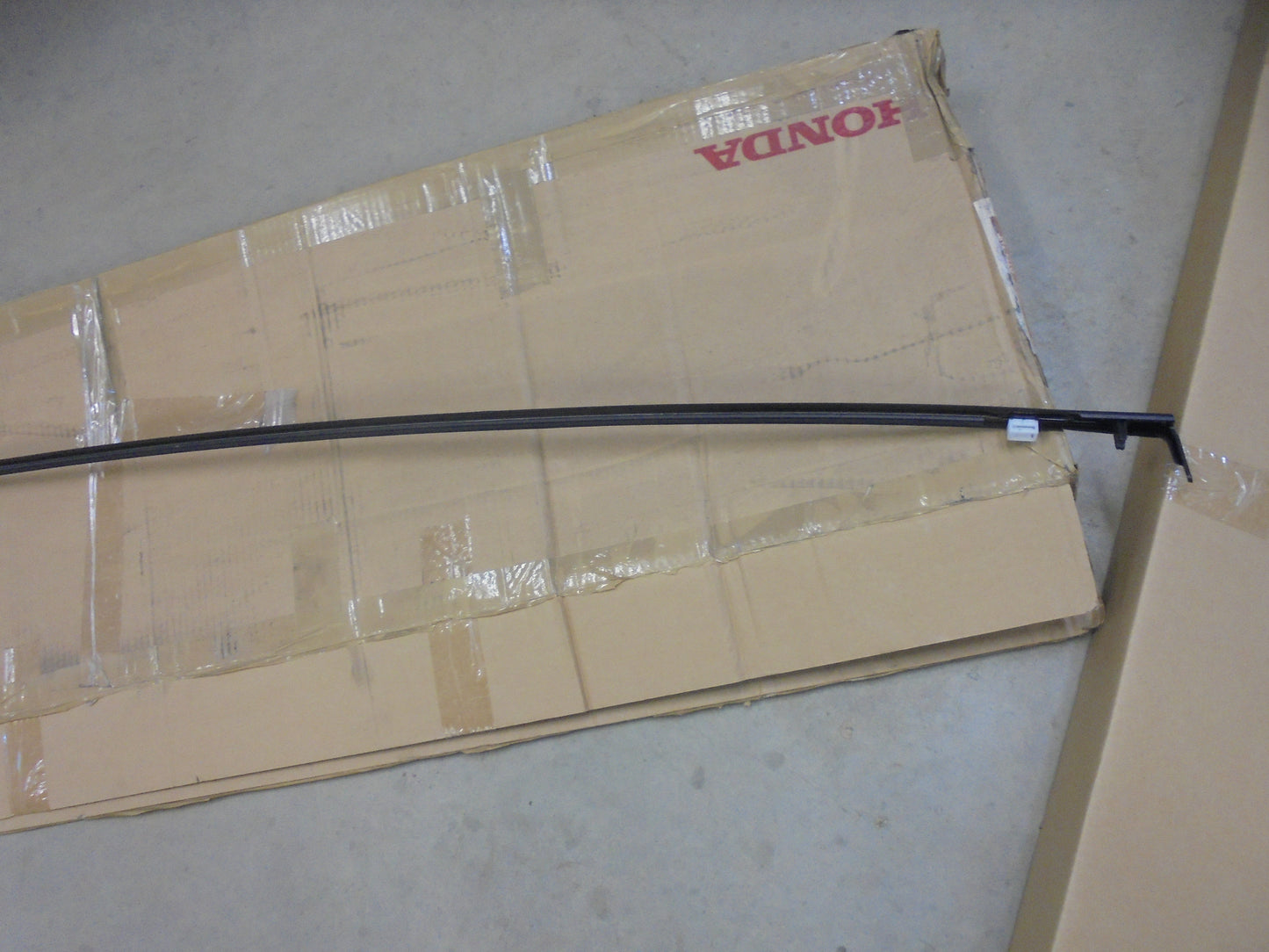 Honda CR-V Genuine Right Hand Roof Drip Moulding New Part