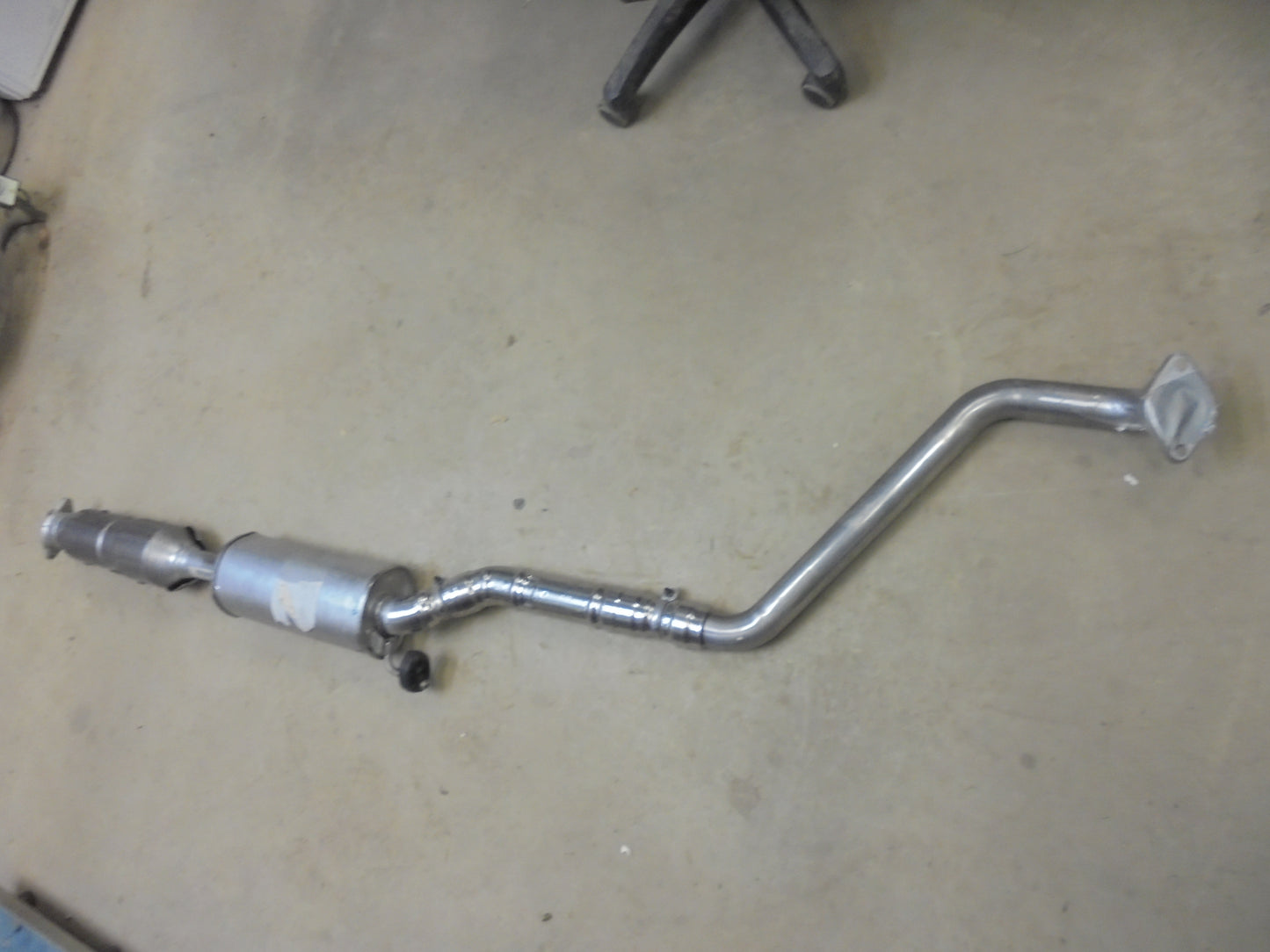 Hyundai Elantra Genuine Center Exhaust System Muffler-Cat New Part