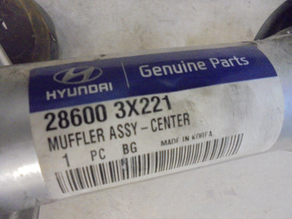 Hyundai Elantra Genuine Center Exhaust System Muffler-Cat New Part