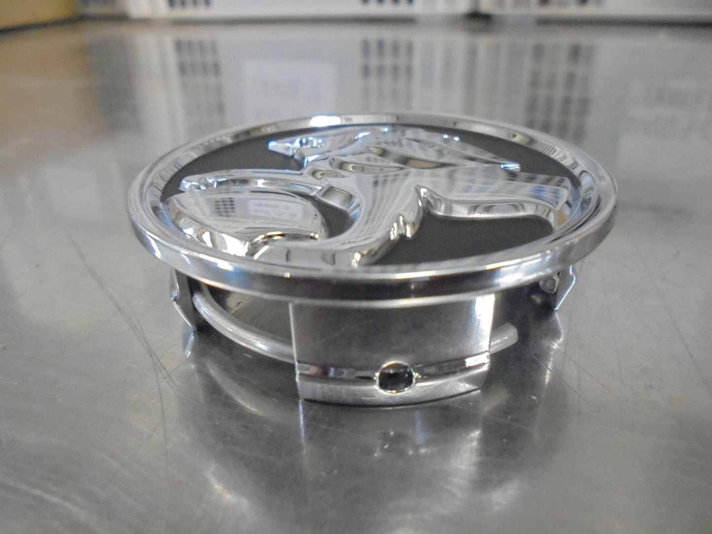 Holden VE SSV Redline Commodore Genuine Wheel Center Cap New Part