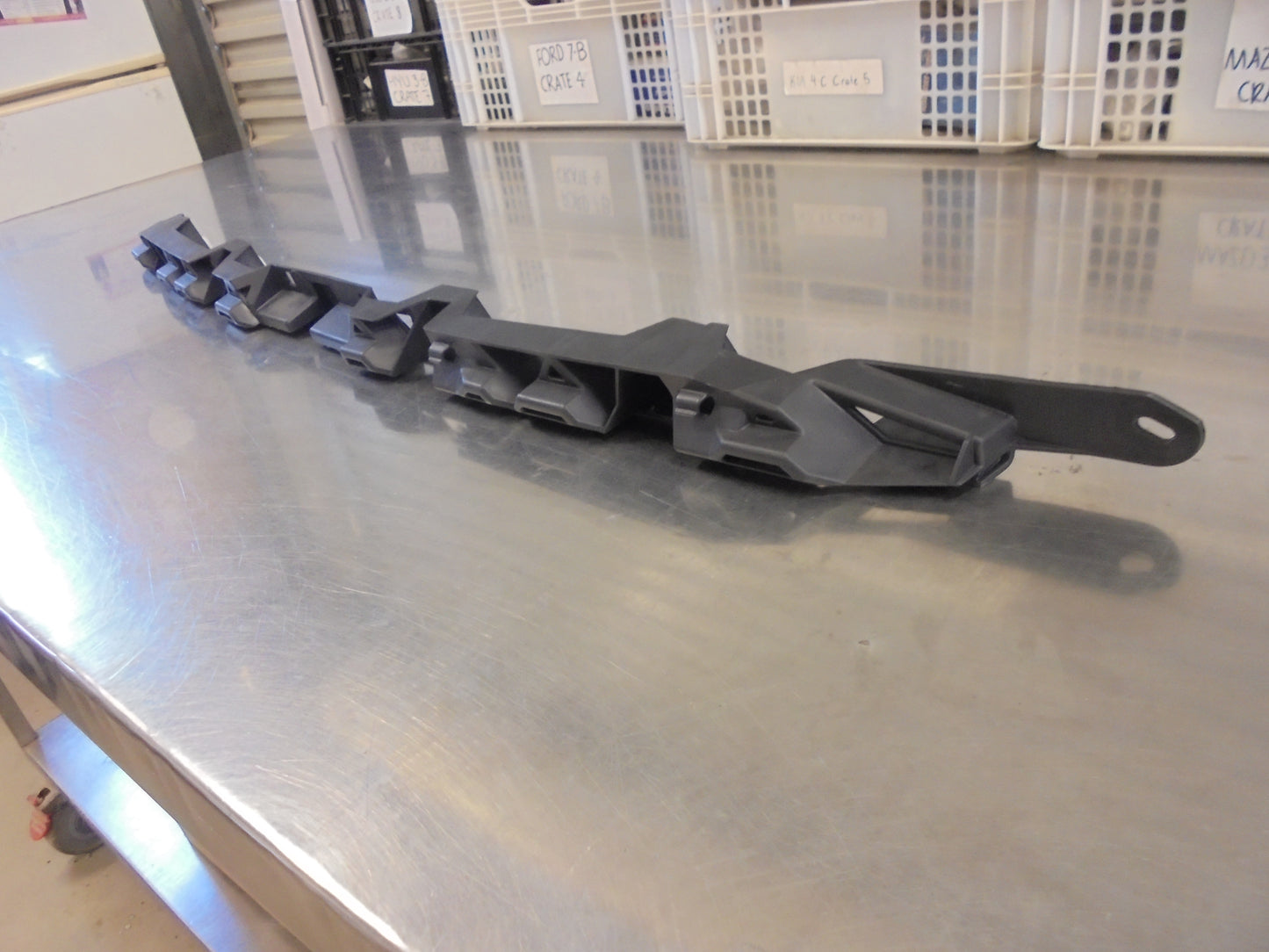 Holden Astra Genuine Rear Center Bumper Guide Mew Part