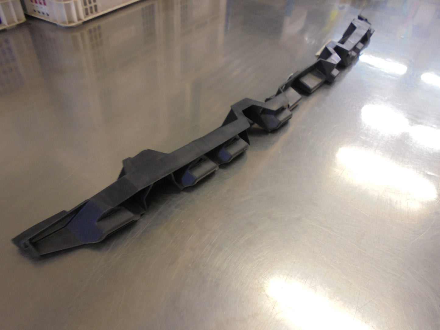 Holden Astra Genuine Rear Center Bumper Guide Mew Part