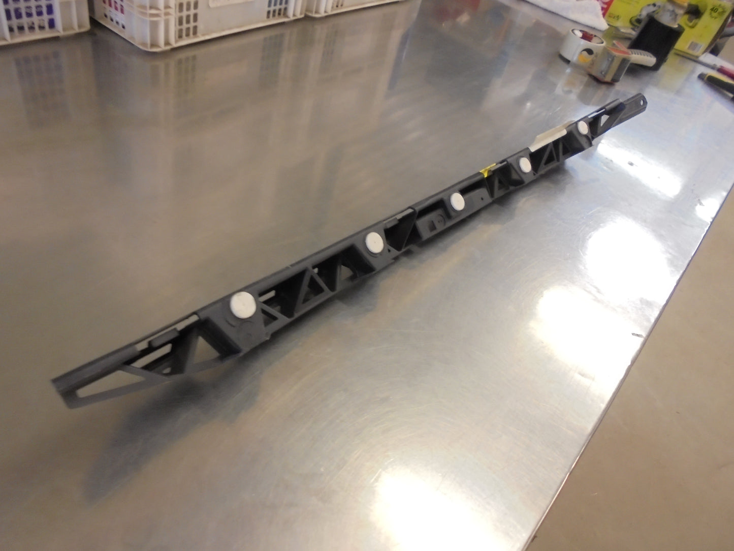 Holden Astra Genuine Rear Center Bumper Guide Mew Part