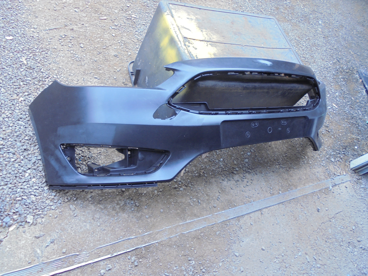Ford LZ Focus Genuine Front Bumper Cover New Part