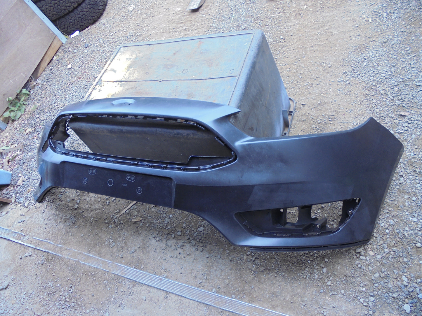 Ford LZ Focus Genuine Front Bumper Cover New Part
