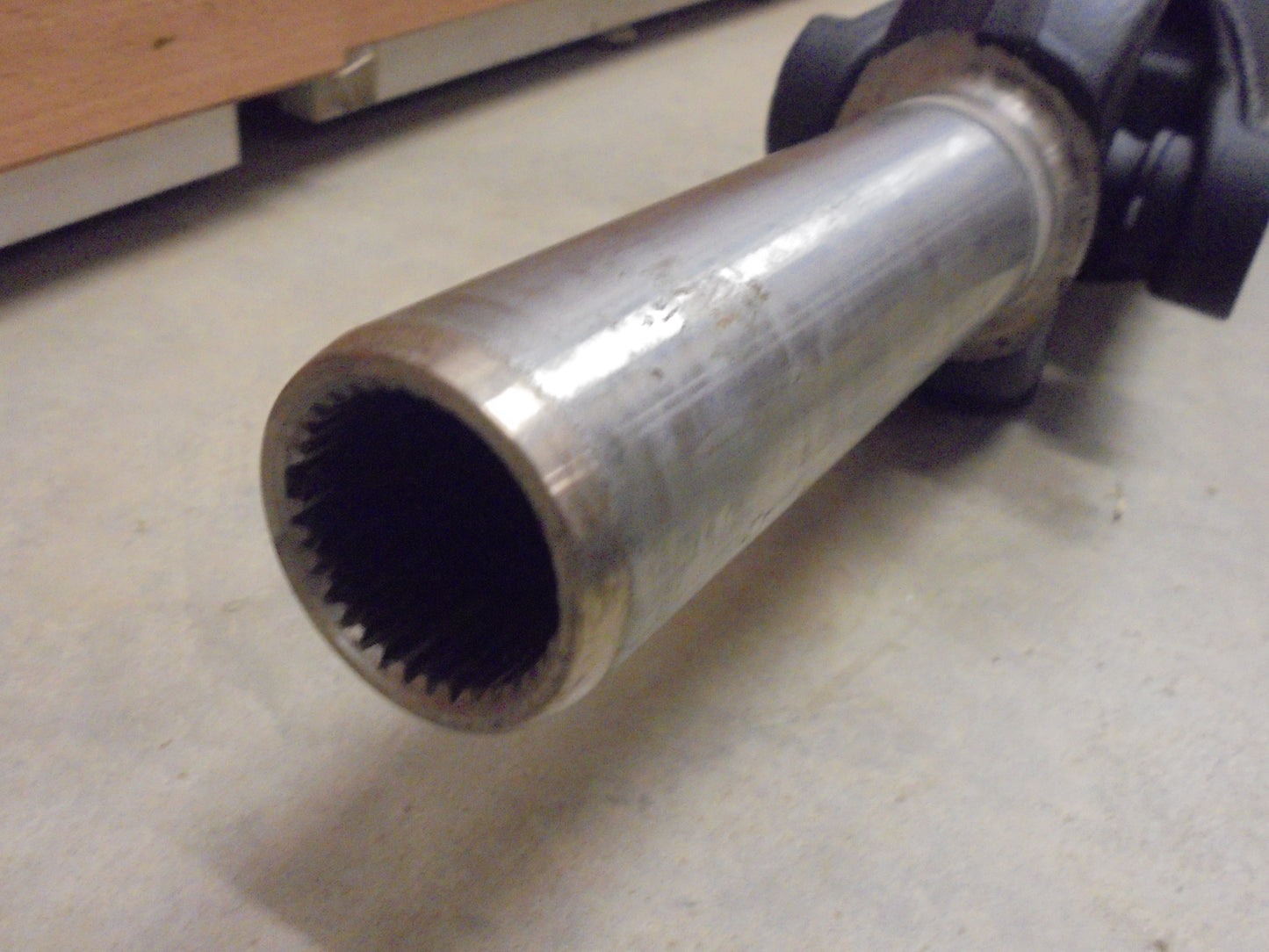 Nissan Navara D40M V9X Genuine Rear Tail Shaft Assembly New Part