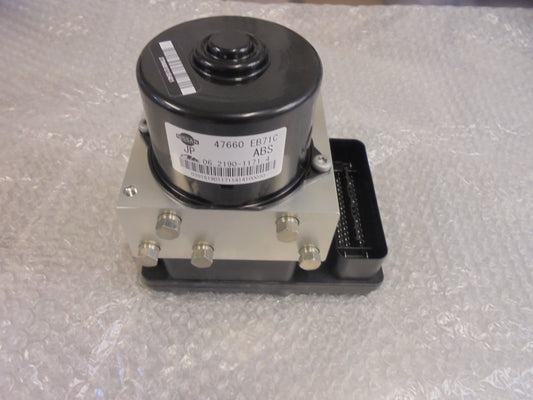 Nissan Navara D40T ST Genuine ABS Actuator Assembly New Part