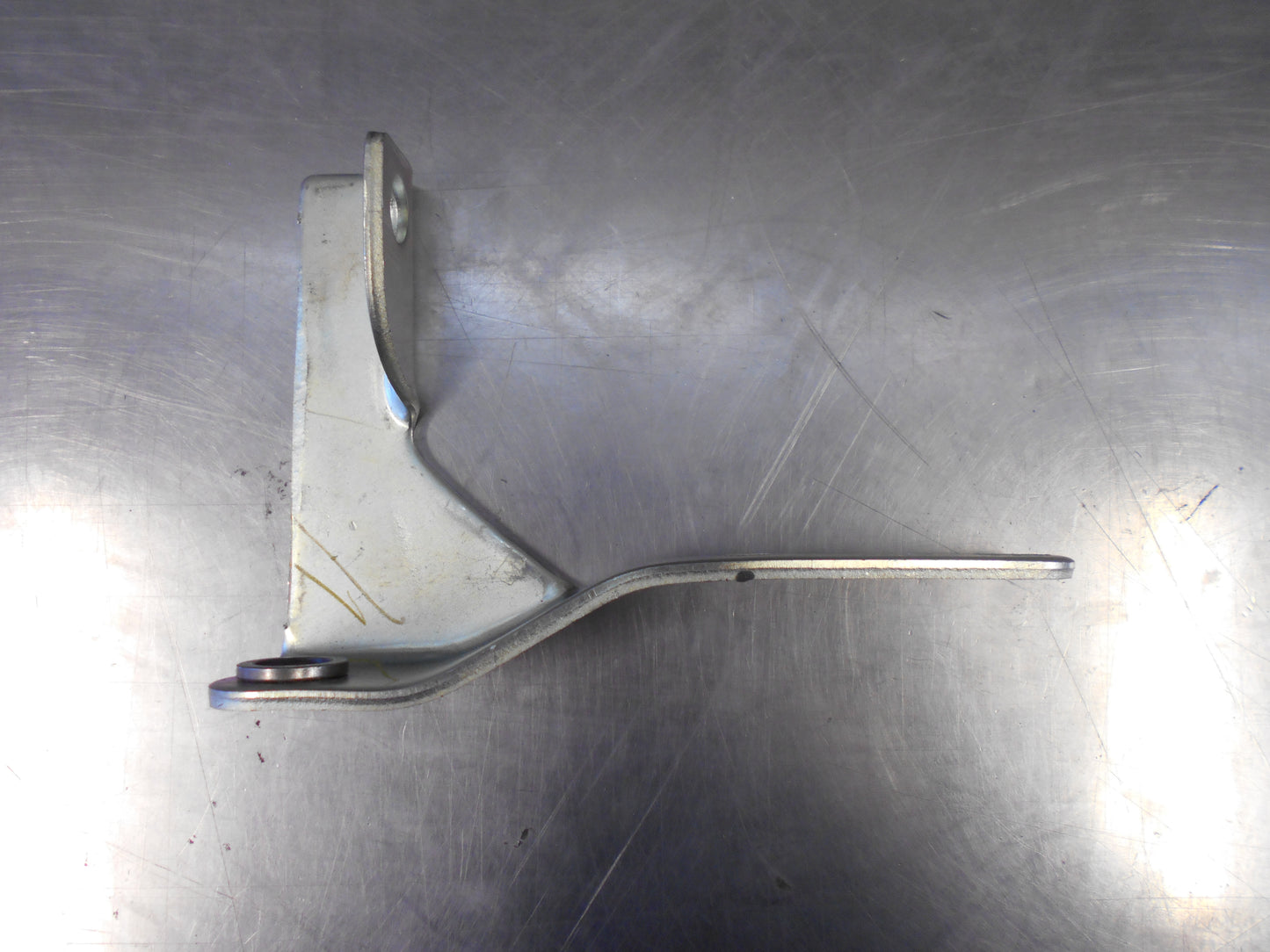 Holden / Isuzu Genuine Right Hand Tailgate Hinge Bracket New Part