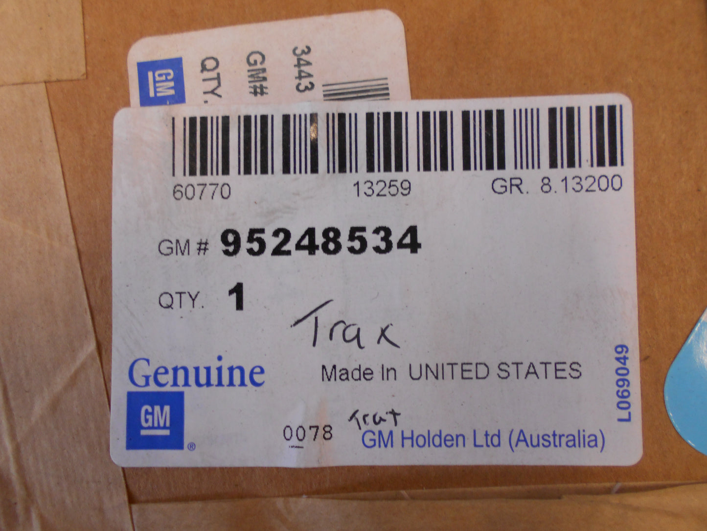 Holden Trax Genuine Black Stripe Roof/Bonnet Decal Kit New Part