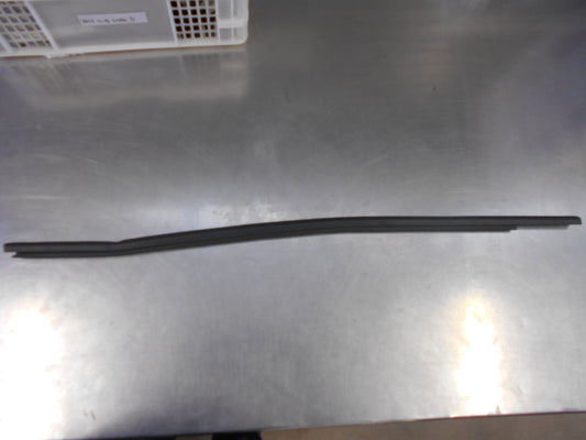 Renault Various Models Genuine Front Right Hand Door Glass Seal New Part