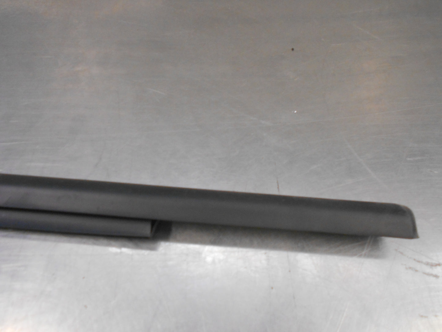 Renault Various Models Genuine Front Right Hand Door Glass Seal New Part