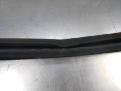 Renault Various Models Genuine Front Right Hand Door Glass Seal New Part
