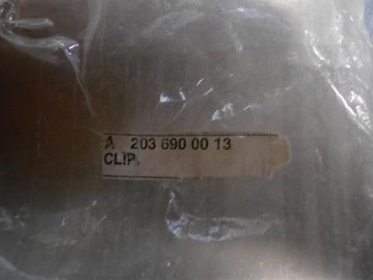 Mercedes-Benz Various Models Genuine Roof Drip Moulding Clip New Part