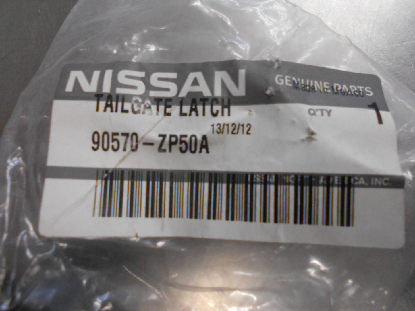 Nissan D40 Navara Genuine Tailgate Stricker Bolt New Part