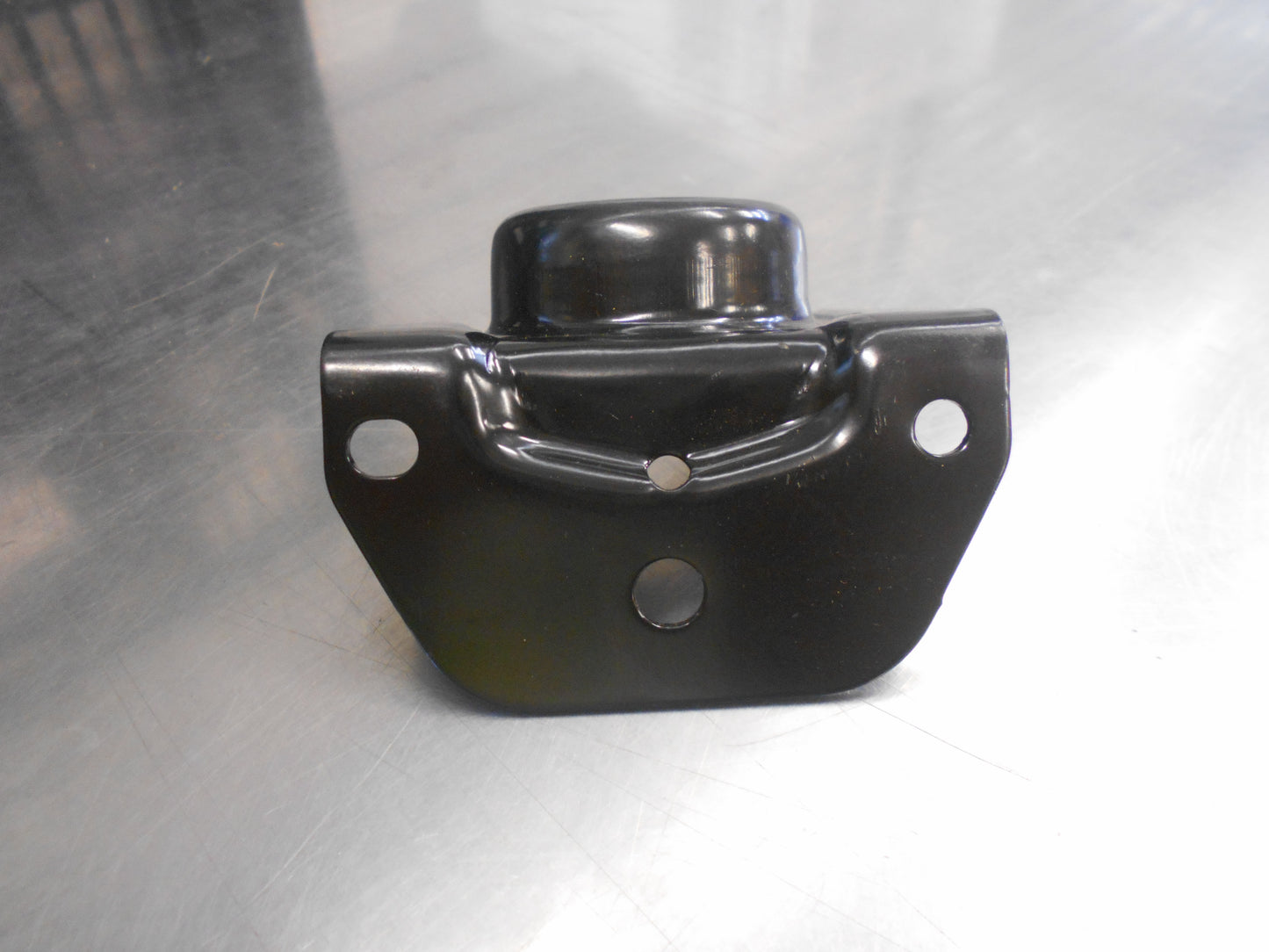 Nissan Bluebird/Pintara Genuine Lower Radiator Mount Bracket New Part