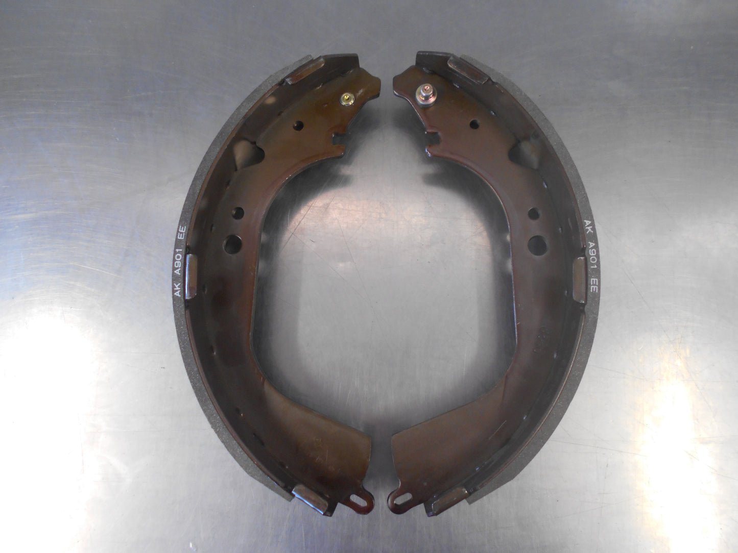 Nissan Y60 / Y61 Patrol Genuine Rear Brake Shoe Pair New Part