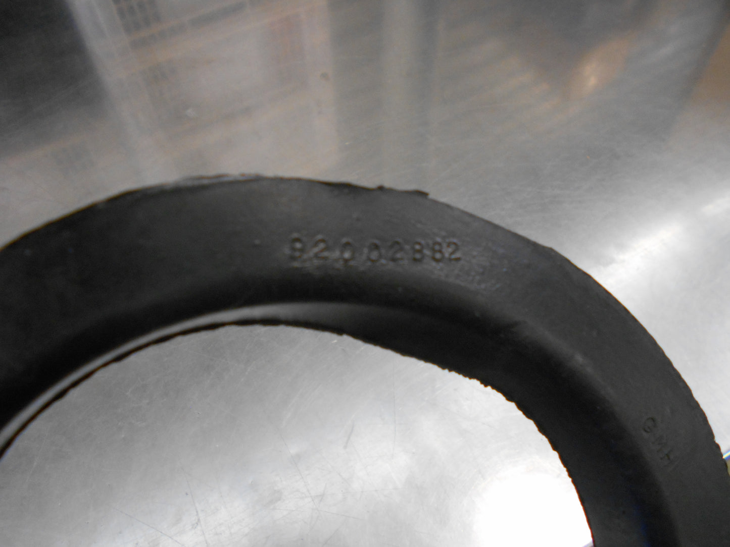Holden VT VU VX VY VZ WH WK Commodore Genuine Front Upper Spring Insulator New Part