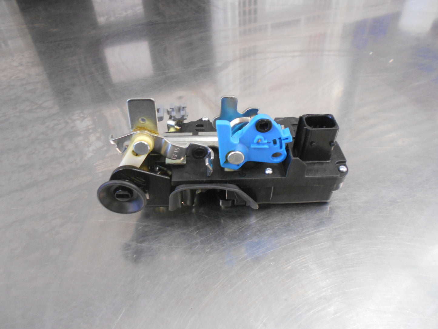 Holden Captiva MaXX Genuine Right Hand Rear Lock New Part