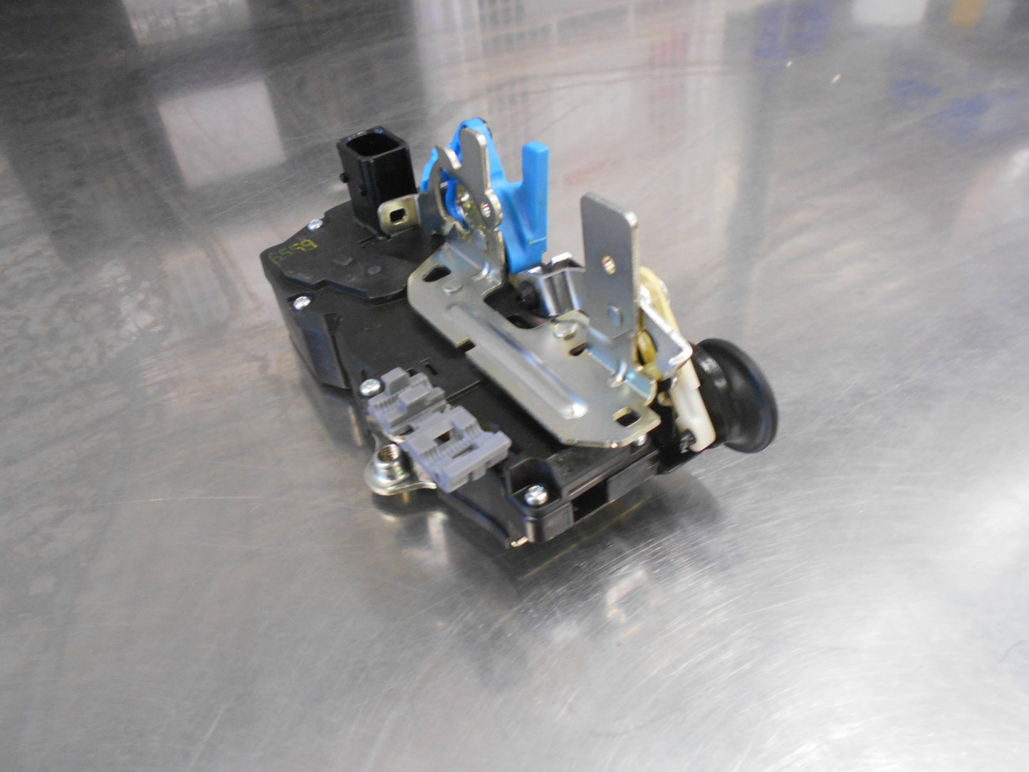 Holden Captiva MaXX Genuine Right Hand Rear Lock New Part