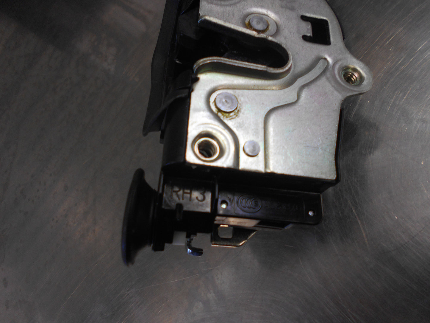 Holden Captiva MaXX Genuine Right Hand Rear Lock New Part