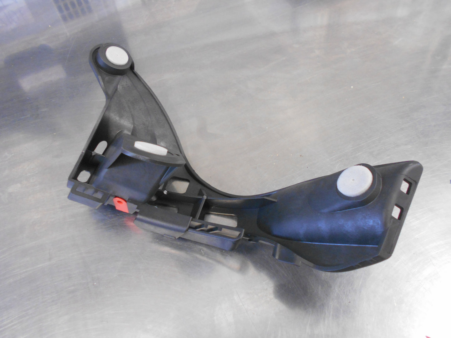 Holden Astra Genuine Rear Right Bumper Bracket New Part