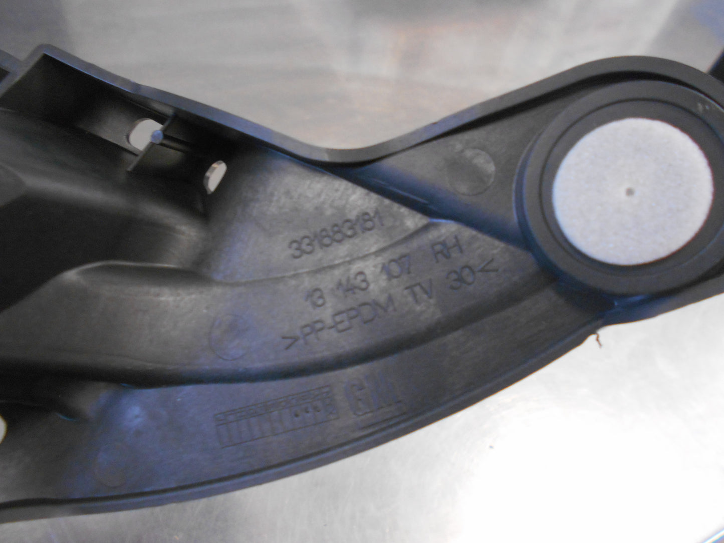 Holden Astra Genuine Rear Right Bumper Bracket New Part