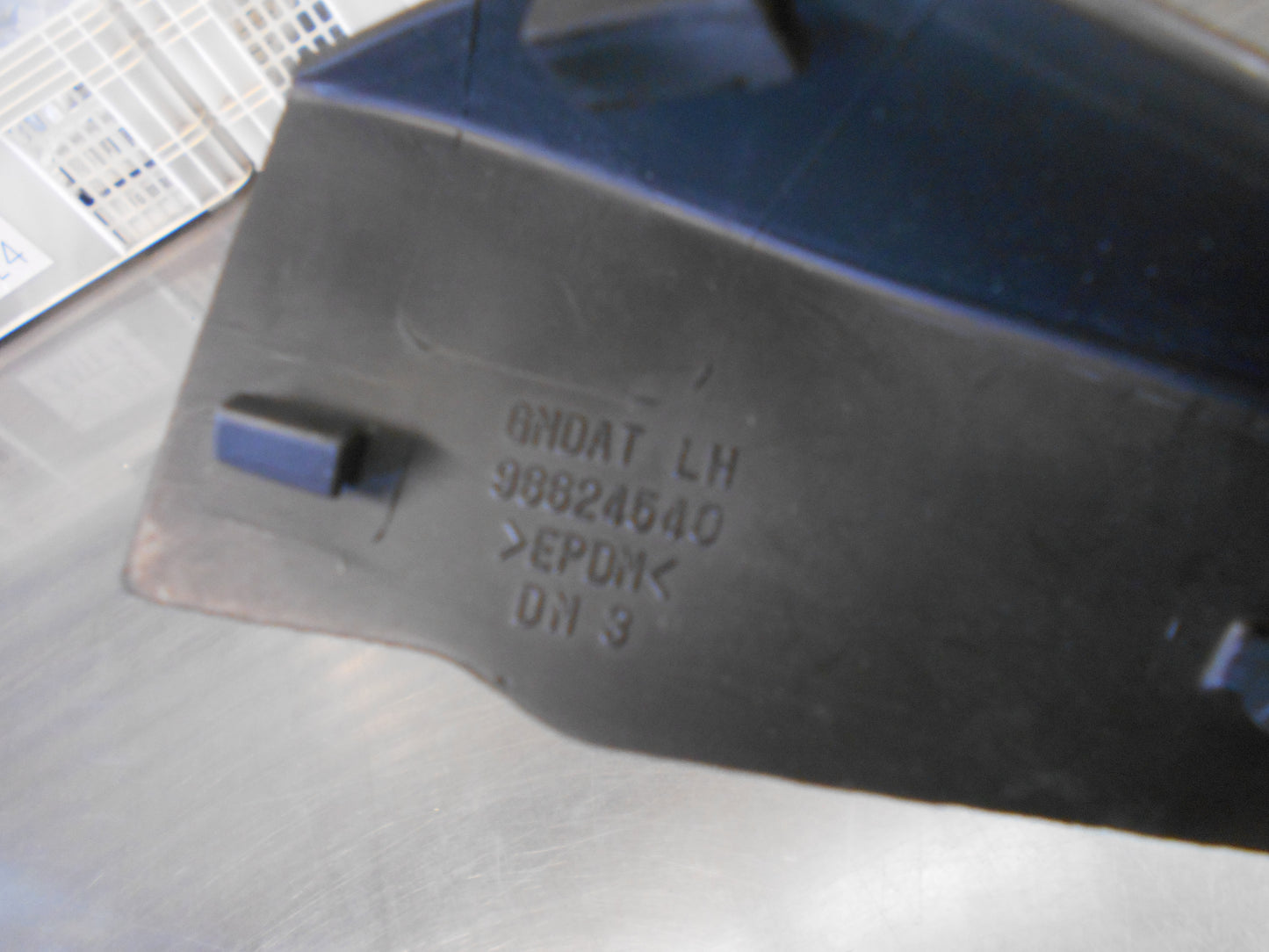 Holden Captiva Genuine Left Hand Front Cowl Grille Side Seal New Part